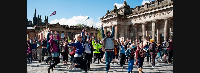Fotograma de Sunshine on Leith