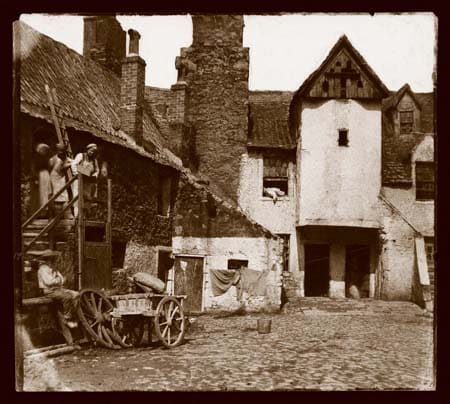 Vista del WhiteHorse close en Edimburgo por Thomas Keith
