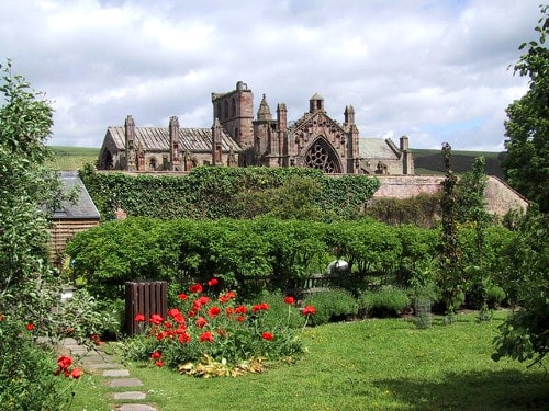 Abadía de Melrose desde los jardines de Priorwood.
