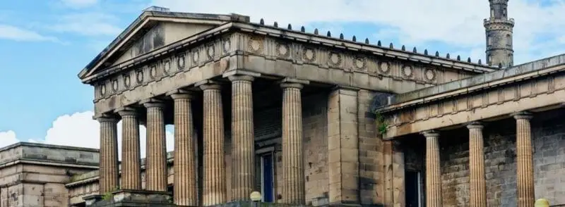 Exterior del Surgeon Hall Museum en Edimburgo, Escocia