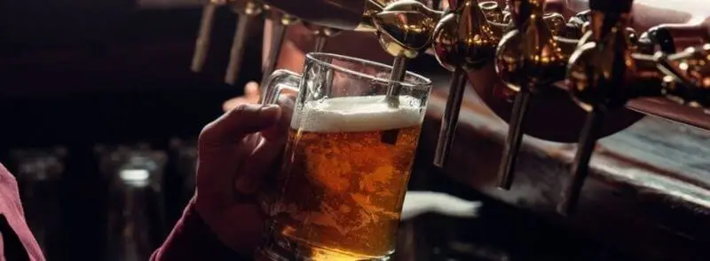 Cerveza en un bar en Escocia