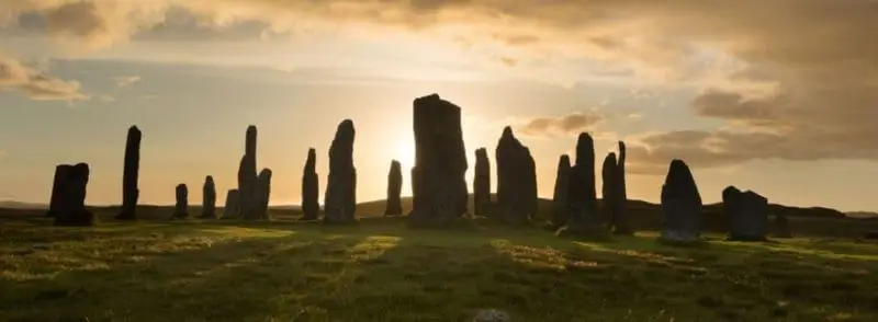 Círculo de piedras en la Isla de Lewis en las Hébridas Exteriores en Escocia