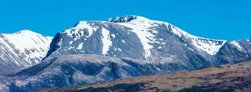 Ben Nevis con nieve durante el invierno, la montaña más alta de Escocia