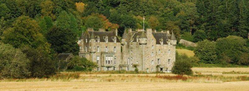 Vista del Castillo de Menzies en las proximidades de Aberfoyle en Escocia