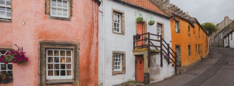 Casas del pueblo de Culross en Fife, Escocia