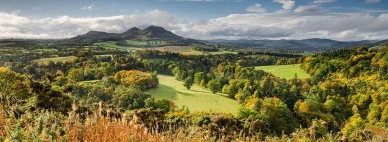 Vista de Eildon Hills en los Scottish Borders en Escocia