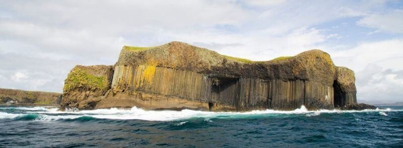 Isla de Staffa en las Hébridas Interiores en Escocia, Reino Unido
