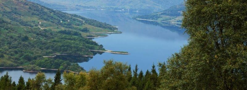Loch Katrine en los Trossachs en Escocia