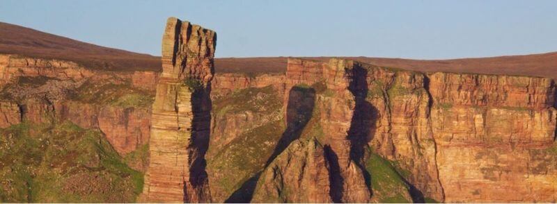 Old Man Rock en la costa de la Isla de Orkney en Escocia