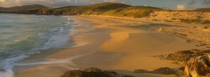 Playa en la Isla de Lewis en Escocia, Reino Unido