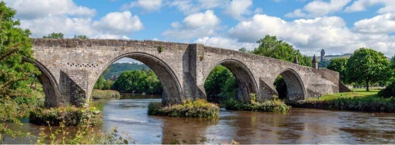 Puente de Stirling sobre el río Forth en Escocia