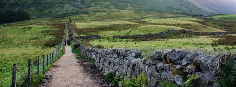 Ruta en la montaña Ben Nevis, Escocia, Reino Unido