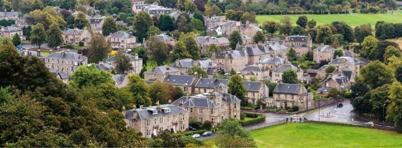 Vista aérea de la zona vieja u Old Town de Stirling en Escocia