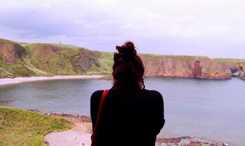 Vistas de los acantilados desde el castillo de Dunnottar