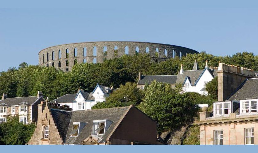 Vista de McCaig's Tower en Oban